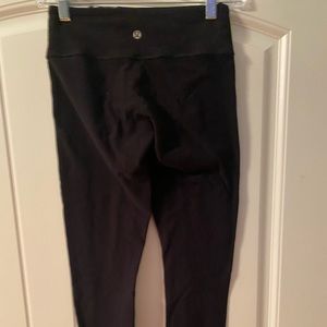 Lululemon Women’s crop pants. Size XS